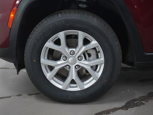 Used 2023 Jeep Grand Cherokee Limited image 23