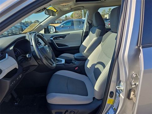 Used 2021 Toyota RAV4 XLE image 10