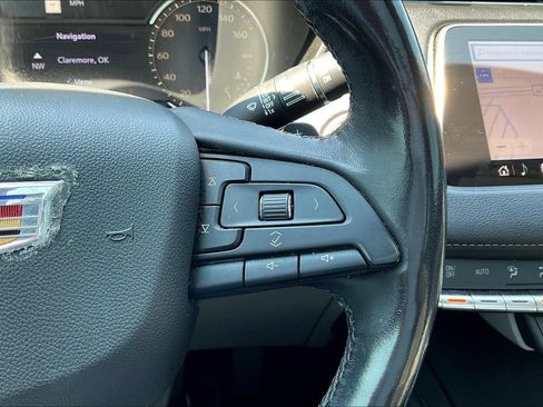 Used 2019 Cadillac XT4 Luxury w/ Cold Weather Package FWD image 11