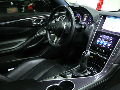 Used 2017 INFINITI Q60 Red Sport 400 image 32