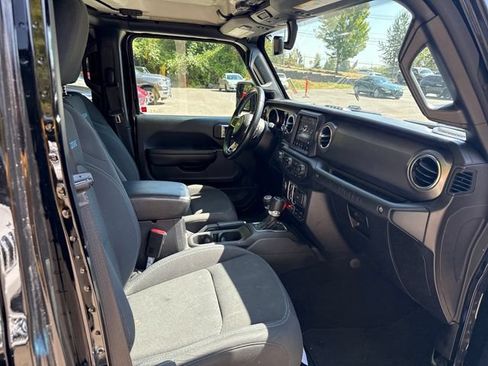 Used 2021 Jeep Wrangler Unlimited Rubicon 4xe w/ Cold Weather Group AWD/4WD image 9