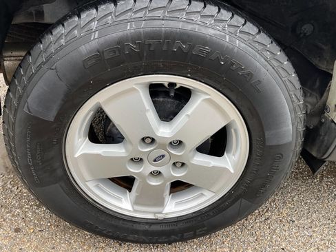 Used 2009 Ford Escape XLT image 32