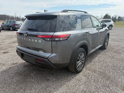 Used 2025 Nissan Pathfinder SV image 3