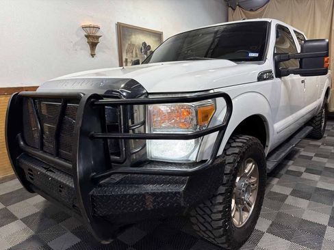 Used 2014 Ford F250 Lariat w/ Lariat Interior Package image 5