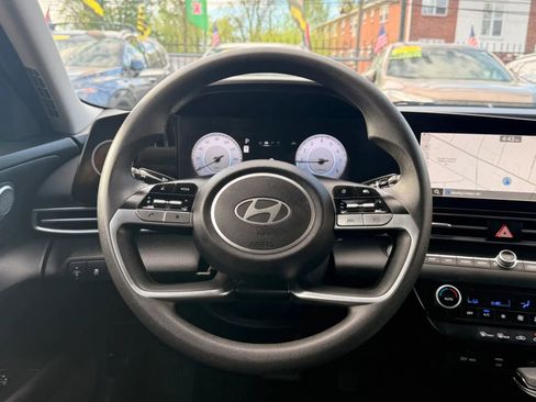 Used 2024 Hyundai Elantra SEL FWD image 18