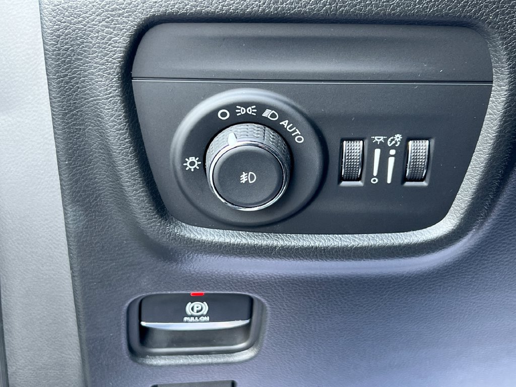 Used 2026 Jeep Grand Cherokee Limited AWD/4WD image 33
