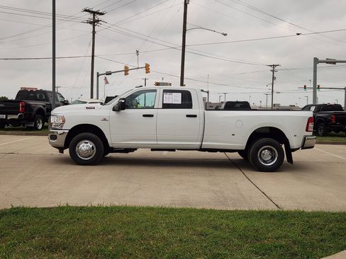 Used 2024 RAM 3500 Tradesman w/ Chrome Appearance Group image 3