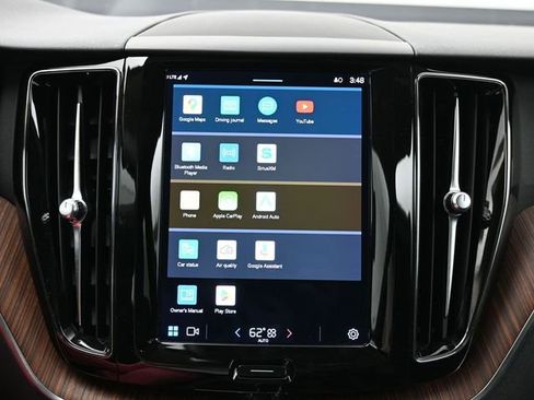 Used 2023 Volvo XC60 B5 Plus image 19