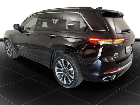 Used 2022 Jeep Grand Cherokee Overland w/ Luxury Tech Group IV AWD/4WD image 3