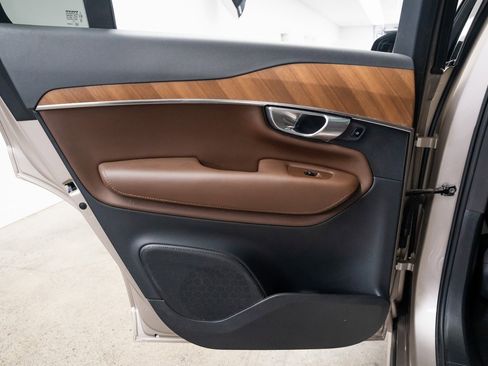 Used 2023 Volvo XC90 T8 Plus image 21