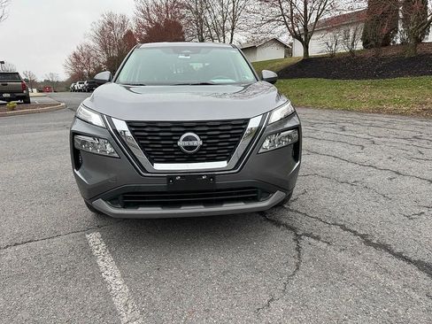 Used 2023 Nissan Rogue SV image 2