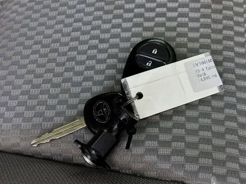 Used 2014 Toyota Tacoma PreRunner w/ SR5 Package RWD image 21