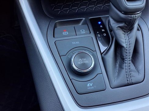 Certified 2025 Toyota RAV4 LE image 19