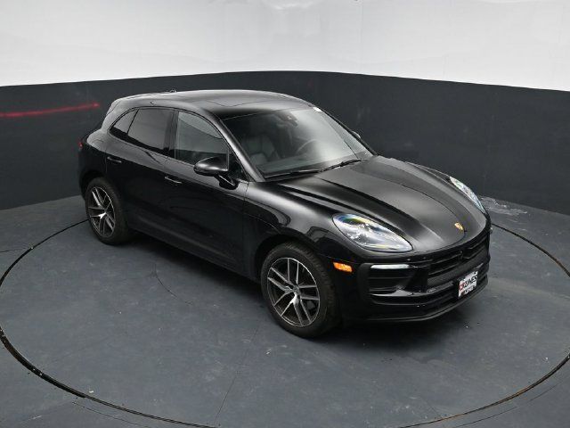 Used 2025 Porsche Macan AWD/4WD image 42