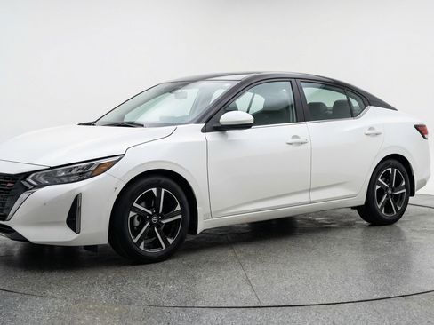 Used 2025 Nissan Sentra SV image 3