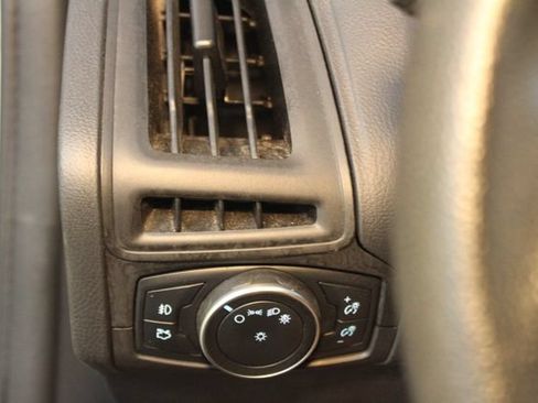Used 2016 Ford Focus SE FWD image 15