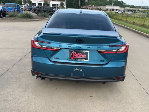 Used 2026 Toyota Camry SE w/ Convenience Package FWD image 8