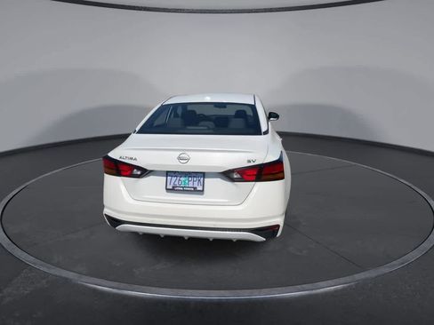 Used 2024 Nissan Altima 2.5 SV FWD image 14