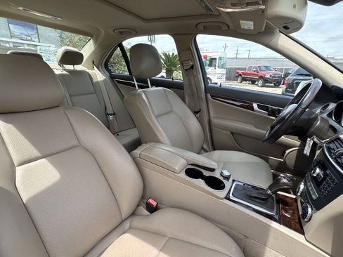 Used 2013 Mercedes-Benz C 300 4MATIC Sedan image 4