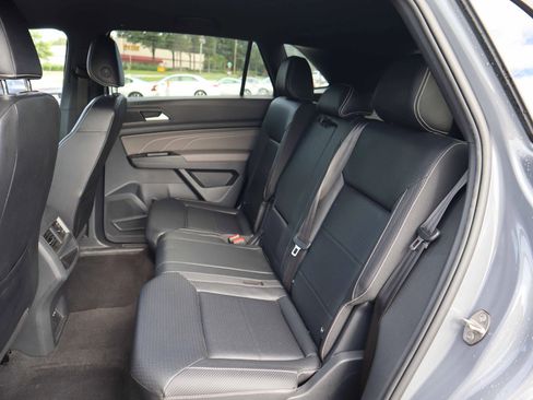 Used 2021 Volkswagen Atlas Cross Sport SE image 3