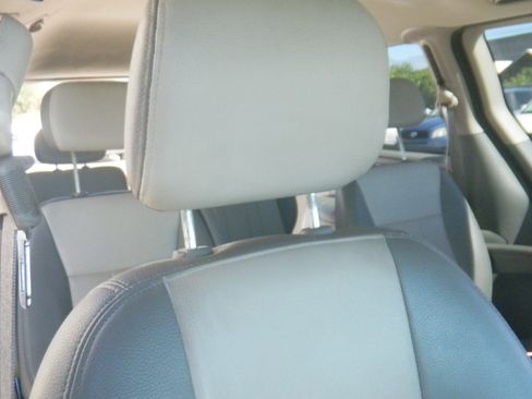 Used 2006 Dodge Grand Caravan SXT image 39