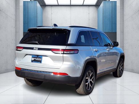 Used 2024 Jeep Grand Cherokee Limited image 24