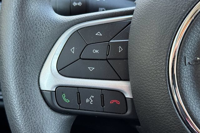 Used 2023 Jeep Renegade Latitude AWD/4WD image 37