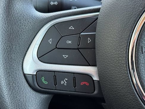 Used 2023 Jeep Renegade Latitude AWD/4WD image 37