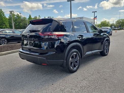 Certified 2025 Nissan Rogue SV FWD image 8
