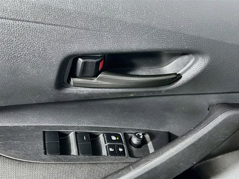 Used 2025 Toyota Corolla LE FWD image 17