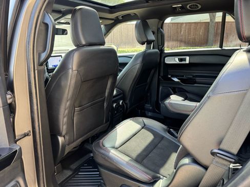 Used 2023 Ford Explorer ST-Line w/ Class IV Trailer Tow Package RWD image 22