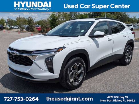 Used 2025 Chevrolet Trax LT w/ Driver Confidence Package FWD image 1