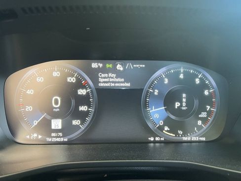 Used 2021 Volvo XC40 T5 R-Design w/ Advanced Package AWD/4WD image 16