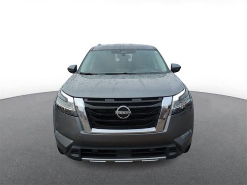 Used 2023 Nissan Pathfinder SL image 3