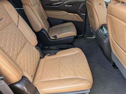 Used 2021 Cadillac Escalade Premium Luxury image 32