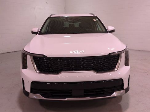 Certified 2025 Kia Sorento S image 9