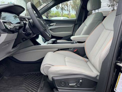 New 2024 Audi Q8 e-tron Prestige image 20