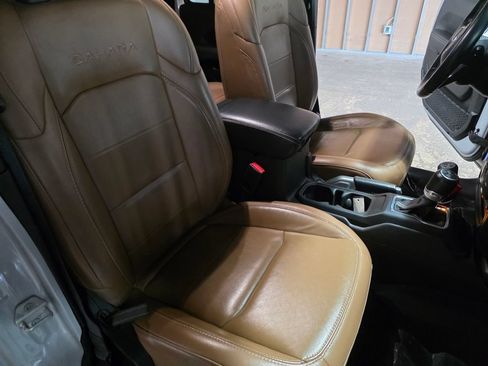 Used 2022 Jeep Wrangler Unlimited Sahara AWD/4WD image 18