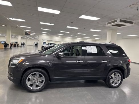 Used 2017 GMC Acadia Limited SLT image 3
