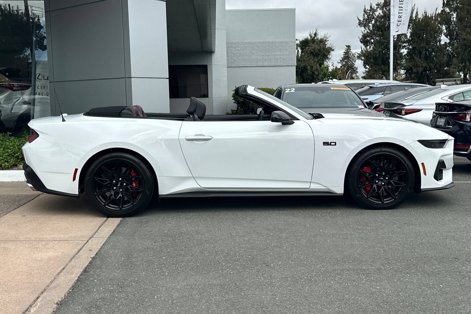Used 2025 Ford Mustang GT Premium w/ GT Performance Package RWD image 3