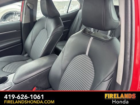 Used 2020 Toyota Camry image 15