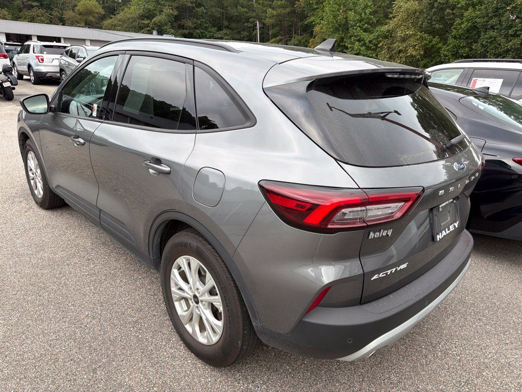 Used 2025 Ford Escape Active w/ Tech Pack #1 FWD image 3