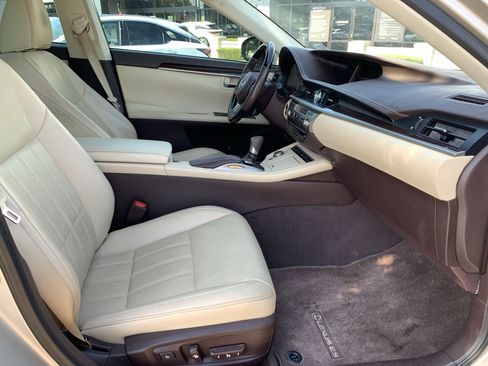 Used 2018 Lexus ES 350 w/ Luxury Package w/Wood Trim FWD image 33