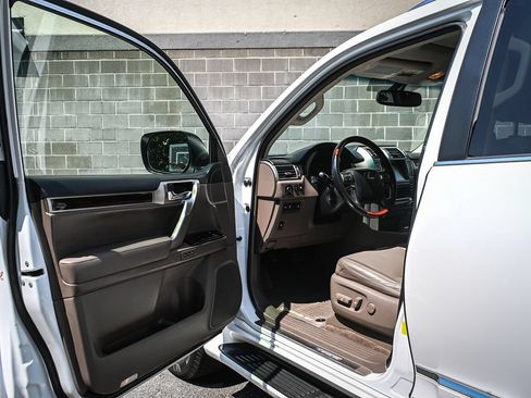 Used 2015 Lexus GX 460 Luxury AWD/4WD image 5