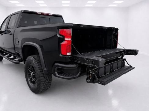 Used 2024 Chevrolet Silverado 2500 ZR2 w/ Technology Package AWD/4WD image 13