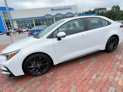 Used 2024 Toyota Corolla XSE FWD image 6