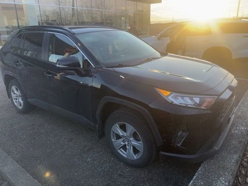 Used 2020 Toyota RAV4 XLE w/ Convenience Package image 4