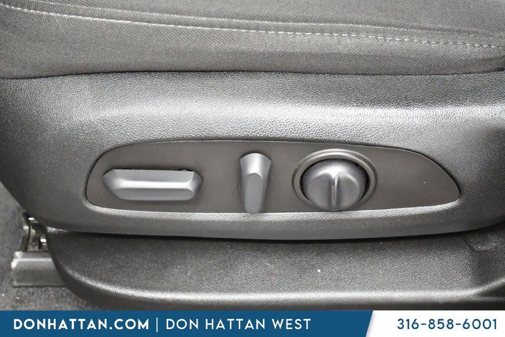 Used 2023 Chevrolet Traverse LT w/ LPO, Floor Liner Package AWD/4WD image 2
