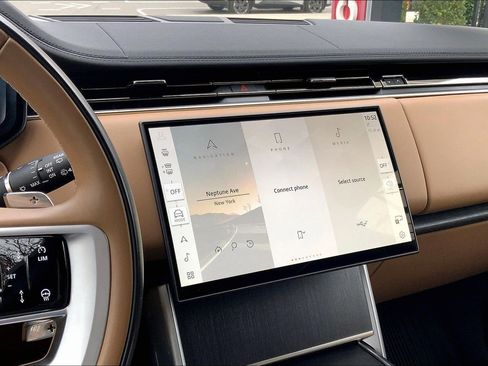 Used 2025 Land Rover Range Rover Long Wheelbase SE image 6