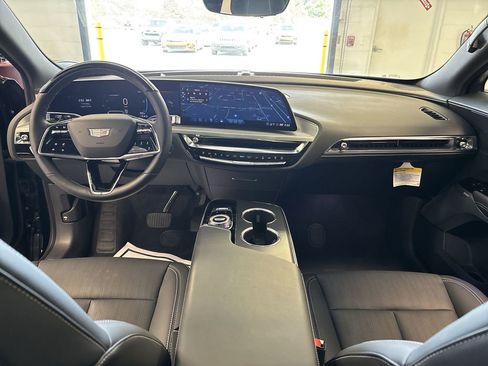 New 2025 Cadillac Lyriq Luxury image 25